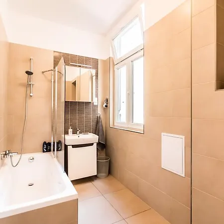 Bpr D8 Premier Apartman *